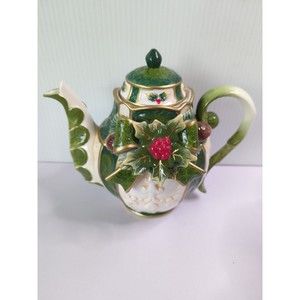 Cosmos Emerald Holiday Holly Berry Teapot Christmas Holiday Gold Entertainment